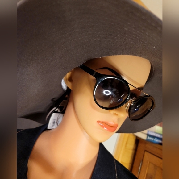 Tory Burch Sunglasses - Picture 1 of 14